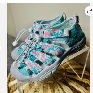 KEEN Newport H2 Sz 3 Camo/Pink Icing Sandals Summer Shoes 1026267 Fast Shipping